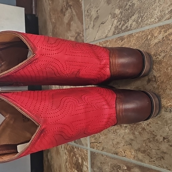 NWOT!! Frye Billy Stitch Sz. 7.5 Brown & Red Boots - Picture 3 of 6